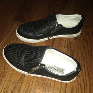 Steve Madden black slip ons
